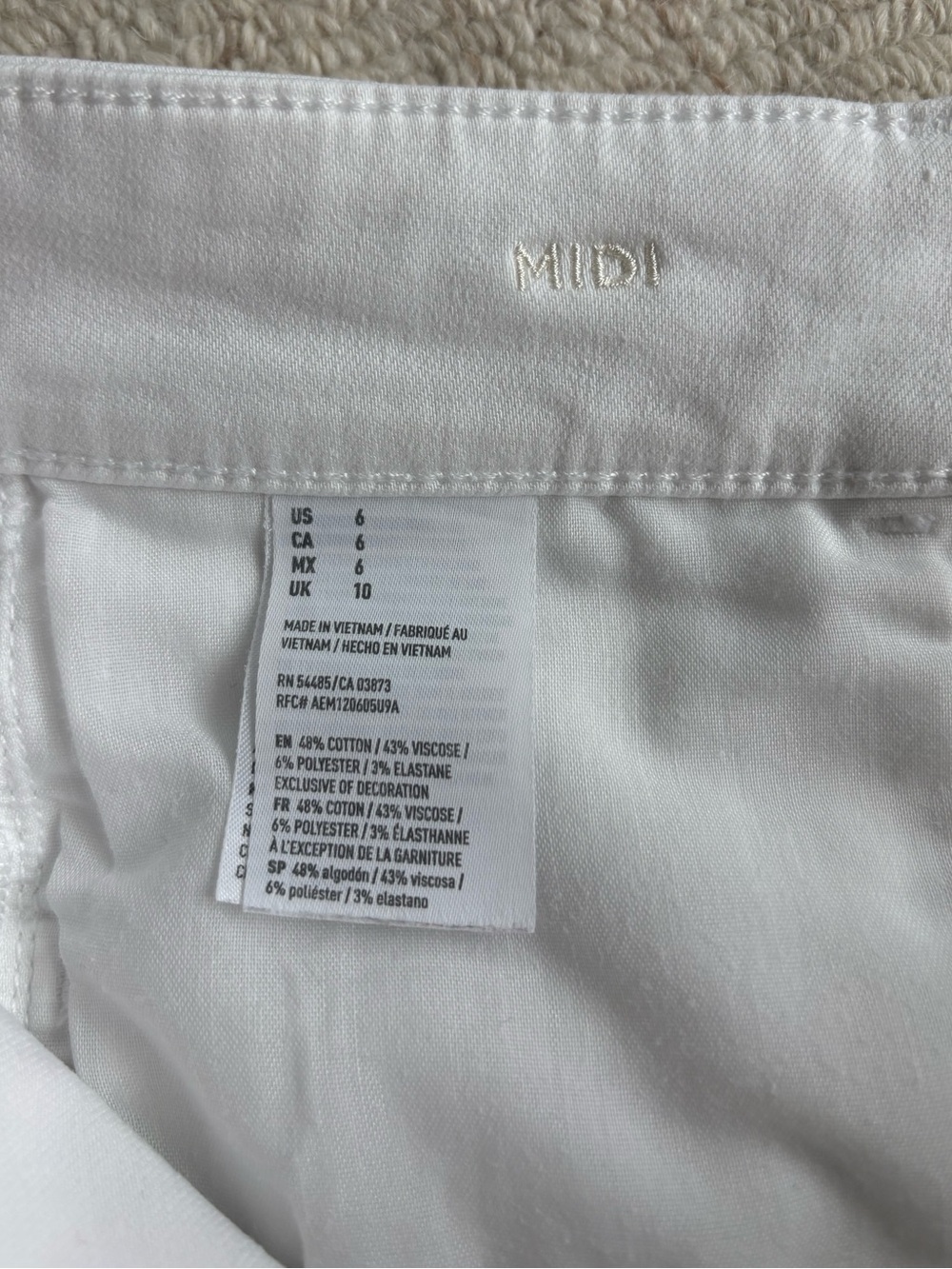 American Eagle AEO Twill Midi Shorts White Shorts Super Stretch - Size 6 - Picture 4 of 10